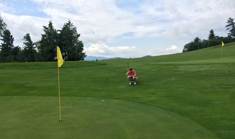 Challenging downhill putt on the eighth. Challenging downhill putt on the eighth.