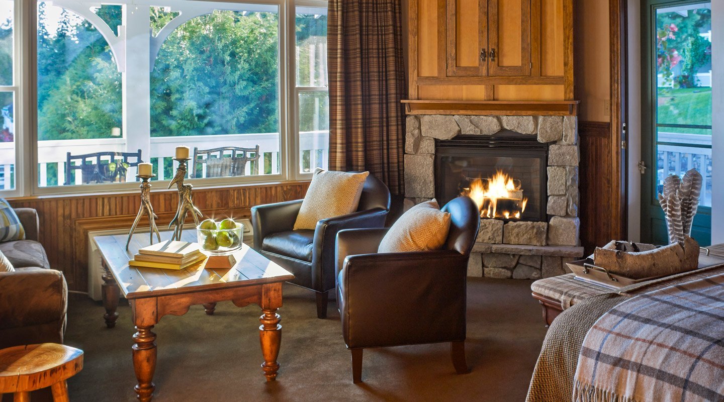 A luxurious suite at the Mirror Lake Inn.