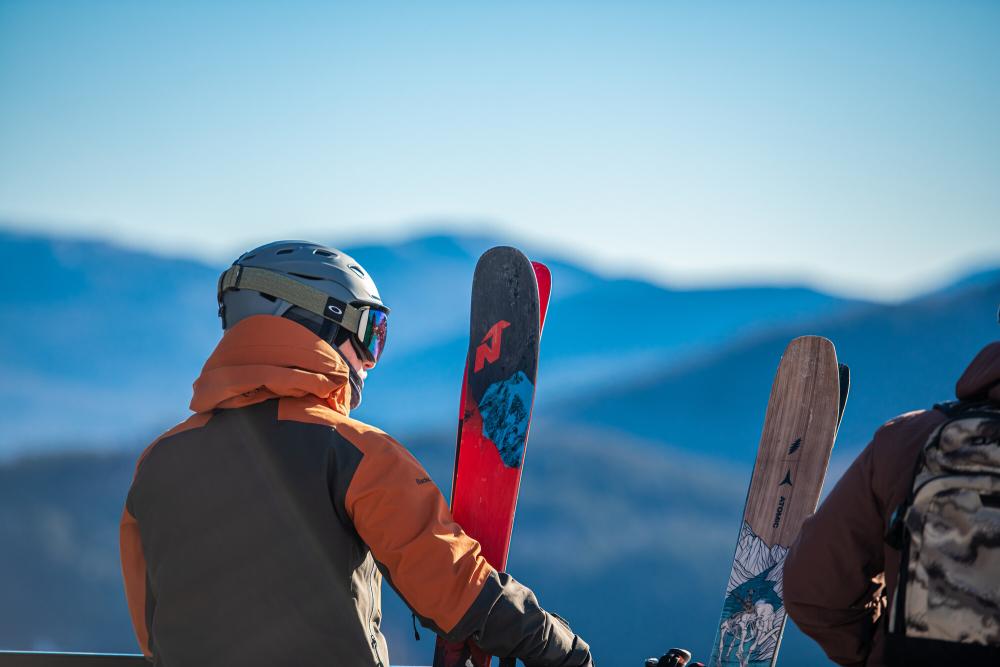 A skier looks out to the view.