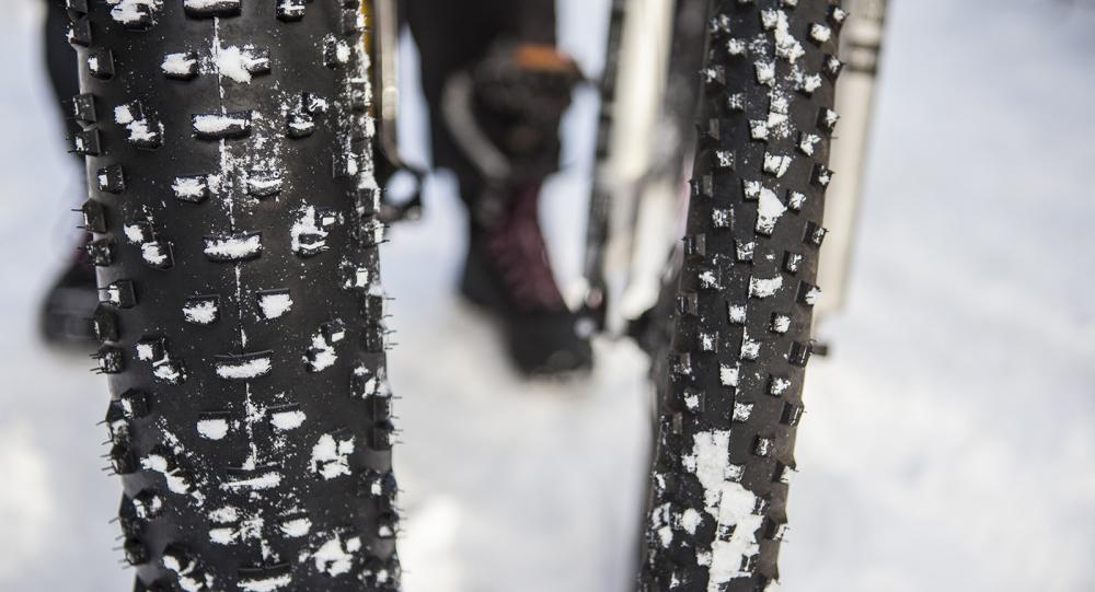 Fat bike and traditional mountain bike tire comparison