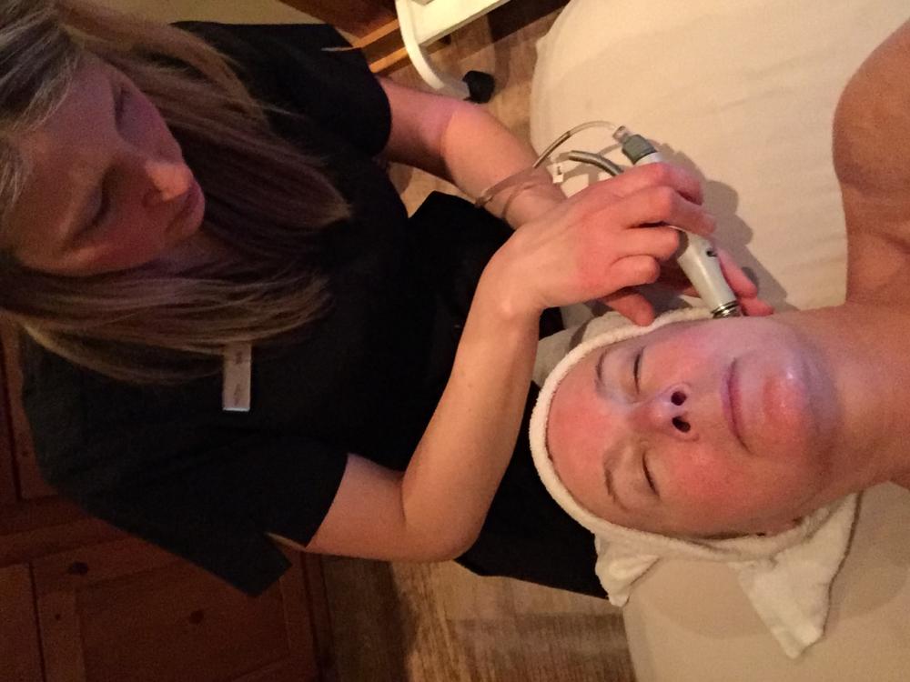 The Hydrafacial tool feels like a mini vacuum cleaner. The Hydrafacial tool feels like a mini vacuum cleaner.