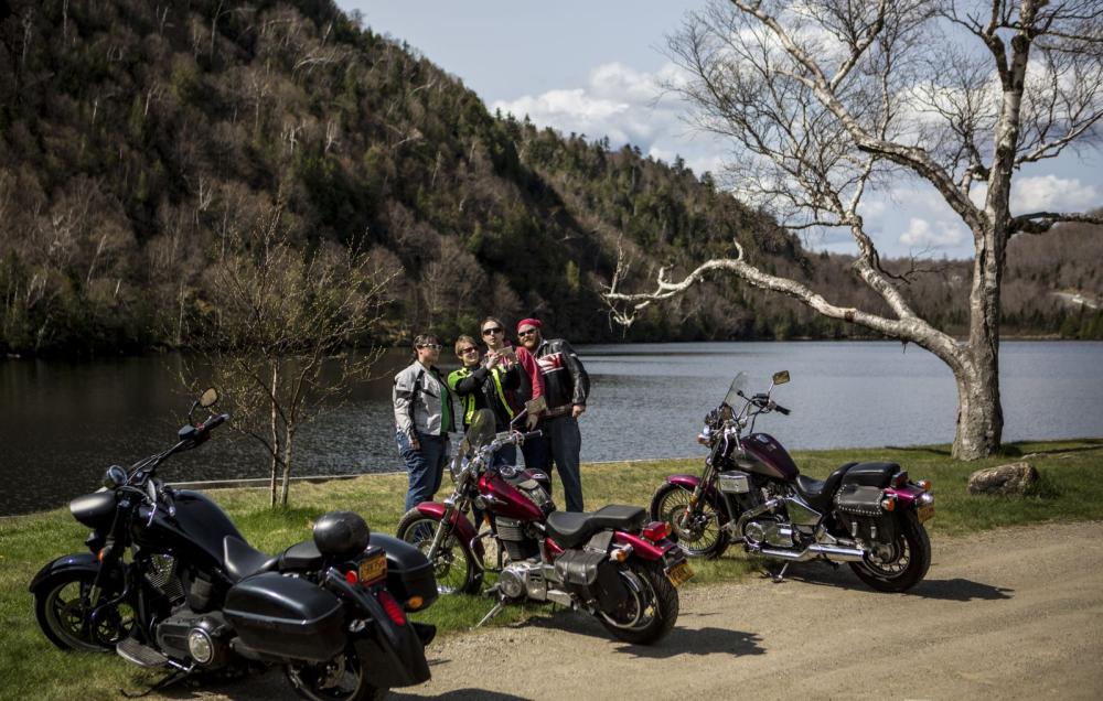 Right between the Cascade lakes, you'll see a small dirt/gravel road - this is a great spot to stop, stretch, and of course take a few selfies!