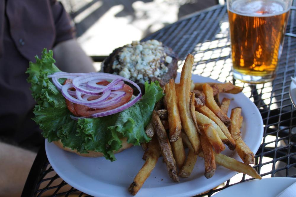 You can definitely judge a restaurant by the quality of standards like this, and Lisa G's always passes with flying colors. You can definitely judge a restaurant by the quality of standards like this, and Lisa G's always passes with flying colors.