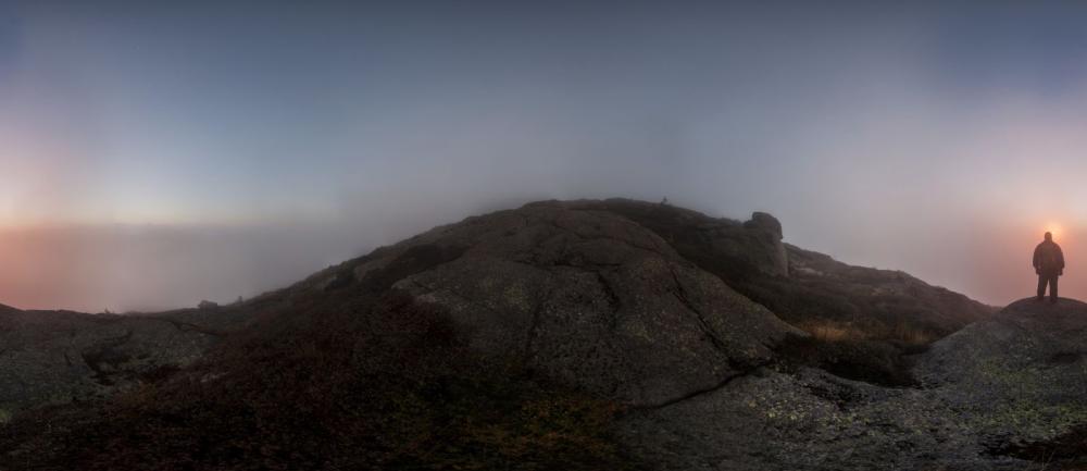 Sunrise on the MacIntyre Range.