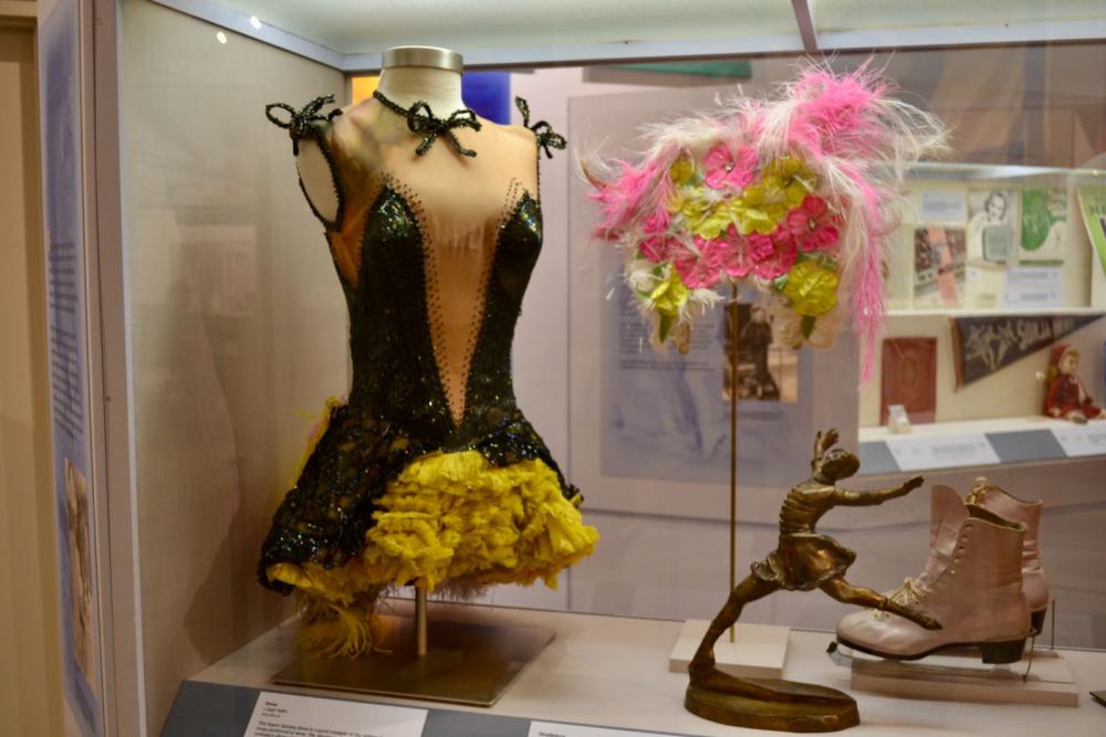 A headpiece Sonja Henie wore while touring with her Hollywood Ice Revue in the 1950s. A headpiece Sonja Henie wore while touring with her Hollywood Ice Revue in the 1950s.