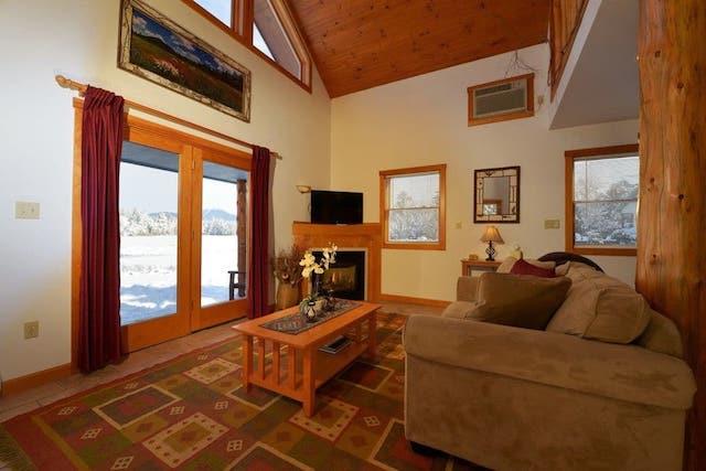 Mallard Cottage has a soaring cathedral ceiling in the Great Room.