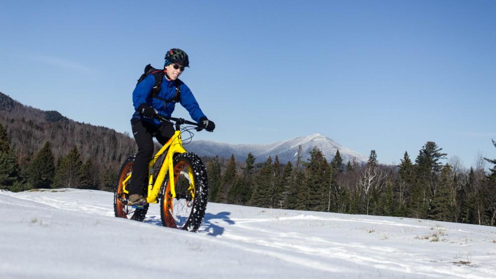 Riding with this wonderful mountain backdrop. What a view!