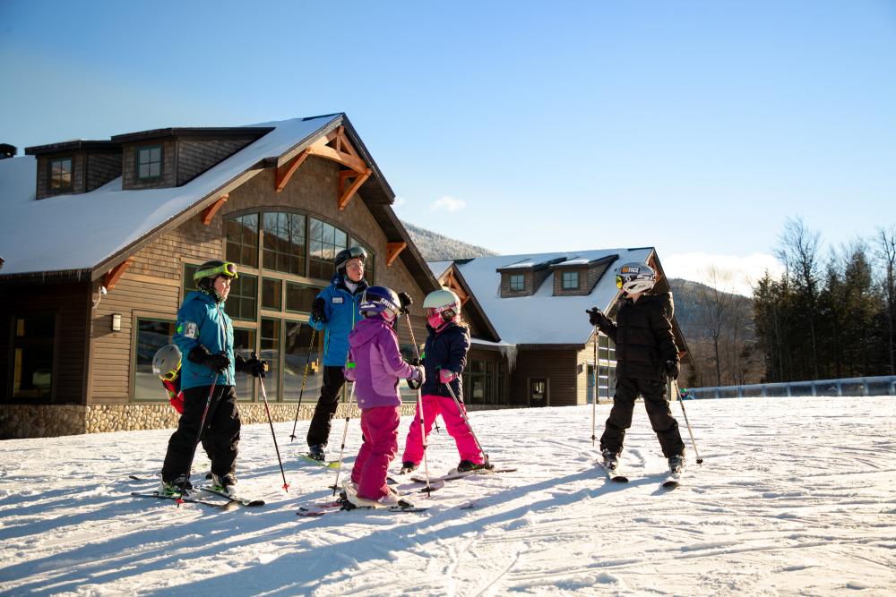 A group of kids getting a lesson on skiing