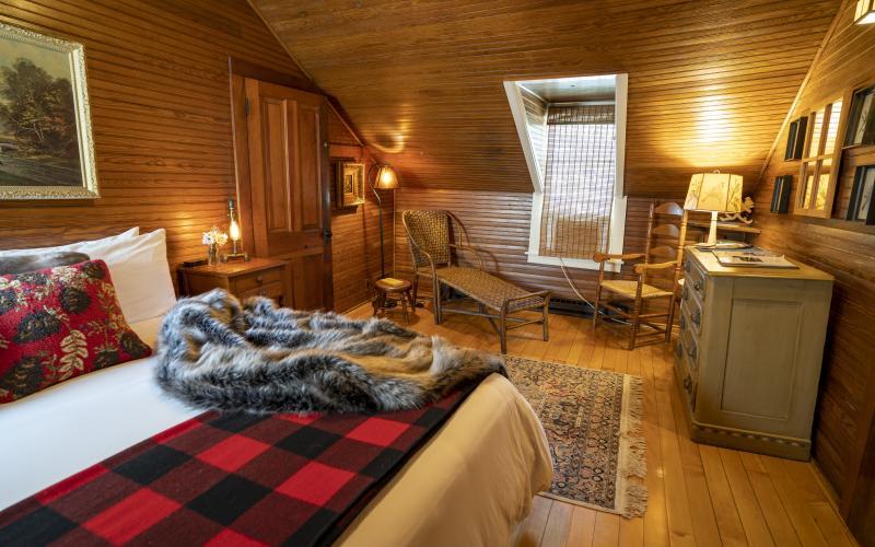 Photo courtesy of Christie Sausa A lodge-style room in a hotel.