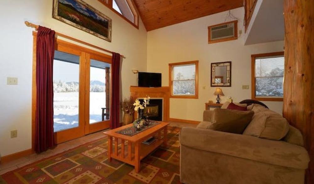 Mallard Cottage has a soaring cathedral ceiling in the Great Room.