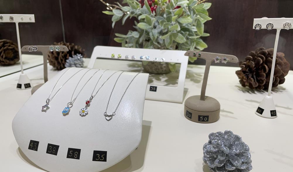 Darrah Cooper offers affordable jewelry for young customers, too!