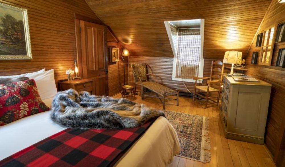 A lodge-style room in a hotel.