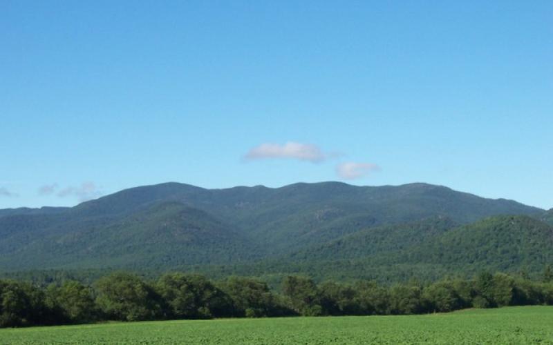 Street and Nye mountains as seen from Loj Road.